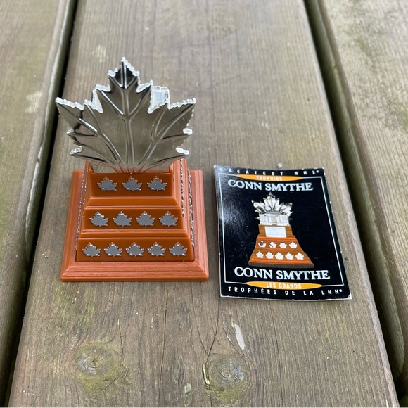 Vintage 2003 McDonald’s NHL’s Greatest Trophies Miniature Conn Smythe Trophy - Picture 3 of 13